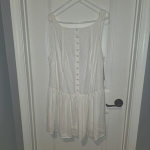 Elegant White Sleeveless Button-Down Dress
